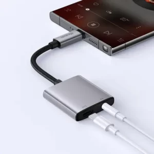 شحن هاتف iPhone وهاتف Android في نفس الوقت باستخدام شاحن السيارة Mcdodo CA-5050