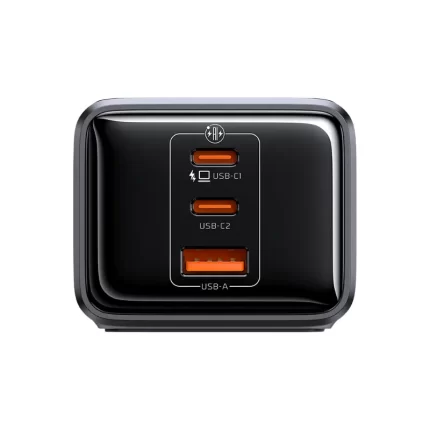 The 30W USB-C port and USB-A port on the Mcdodo CH-0620 multi-port socket.