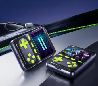 Remax FCP-13 Power Bank used as a gaming console