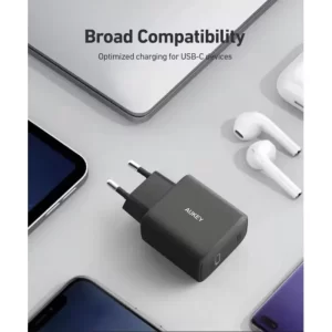 Charging an iPhone and iPad simultaneously with the AUKEY PA-F3S dual-port charger